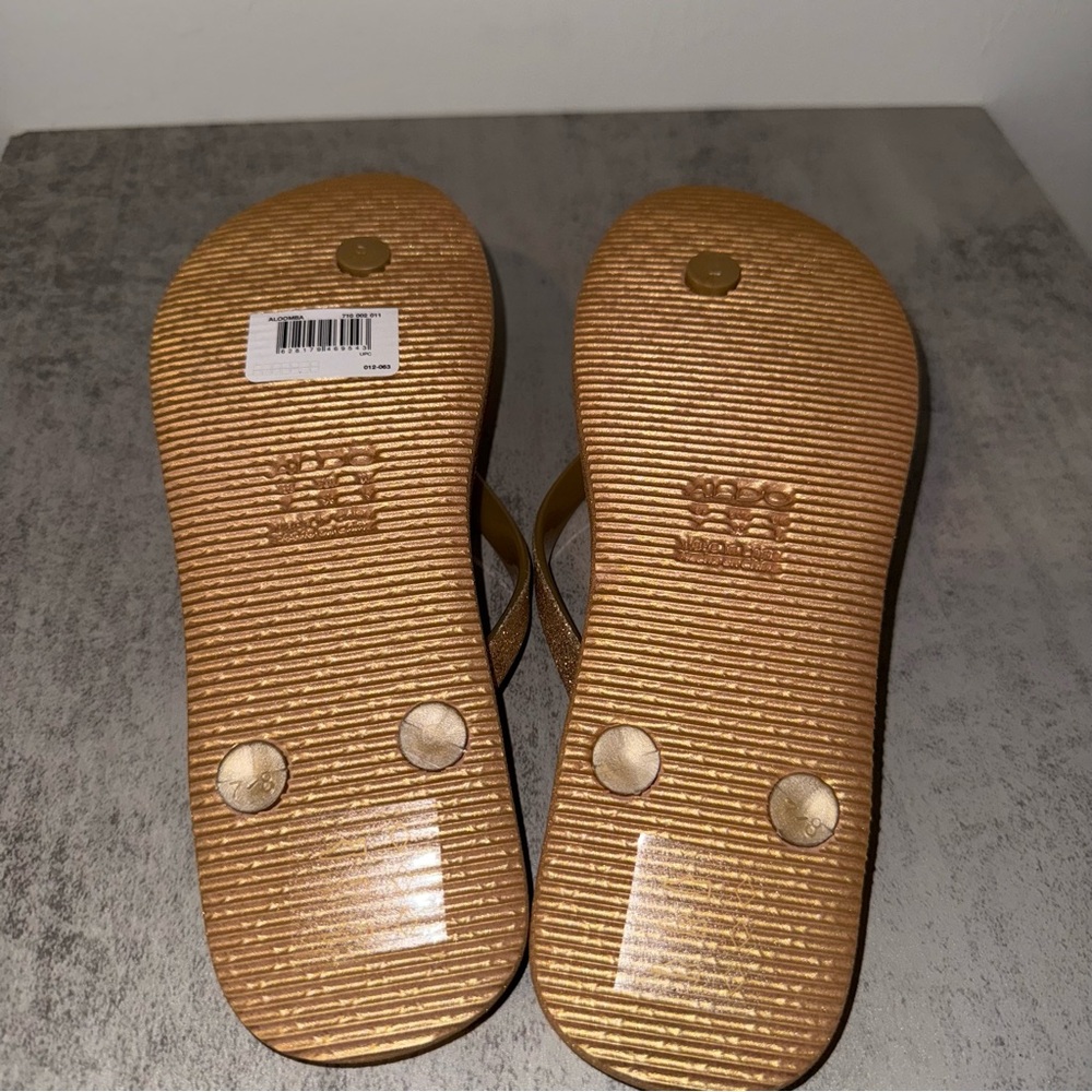 Aldo Sandals Size 7 (Do run a size smaller) - Picture 5 of 6